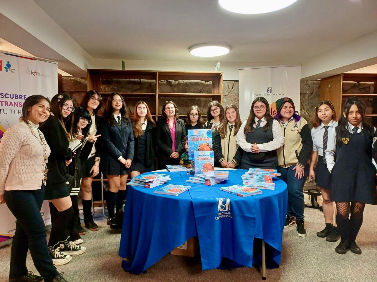 La presentación contó con la presencia de estudiantes del Colegio Teresa Prat. 
